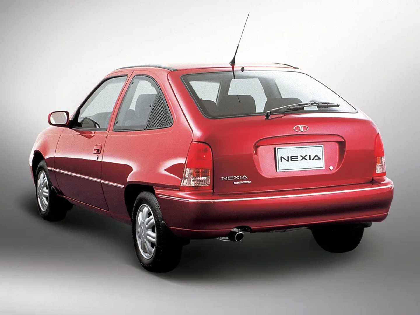 Daewoo_Nexia_1_generation__Hatchback_3-door__3.jpg