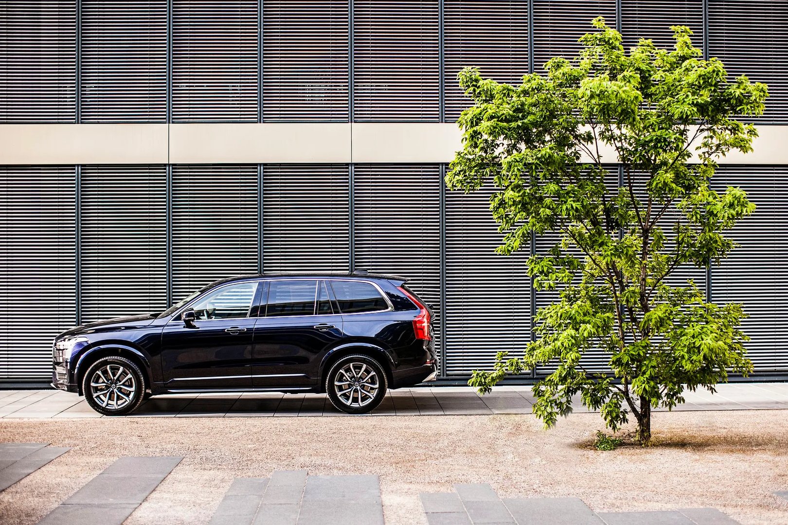 Volvo_XC90_2_generation__SUV_5-doors__7.jpg