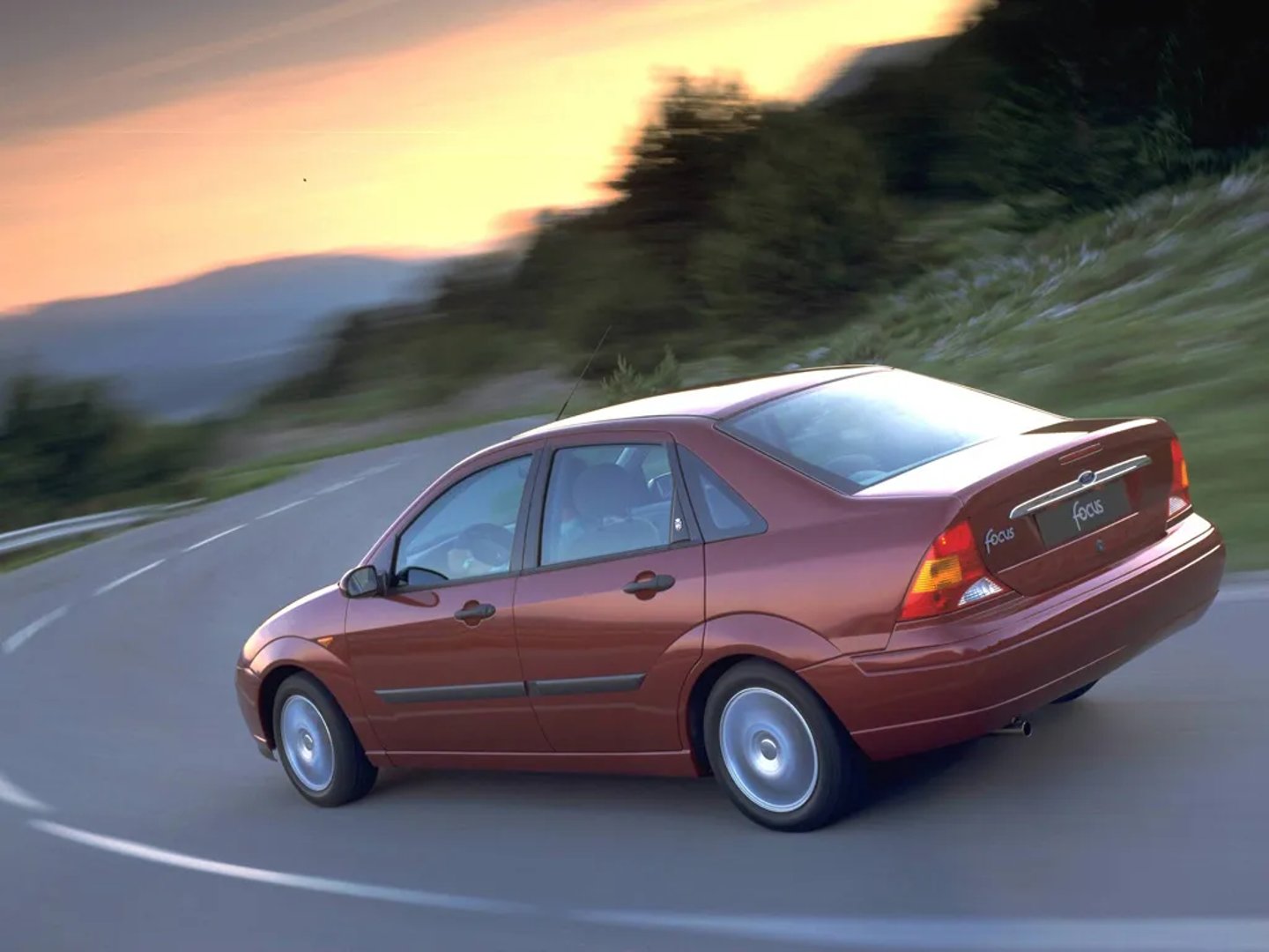 Ford_Focus_1_generation__Sedan__2.jpg