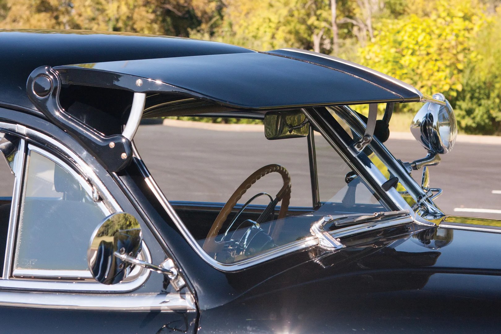 Buick_Roadmaster_4_generation__Fastback__10.jpg