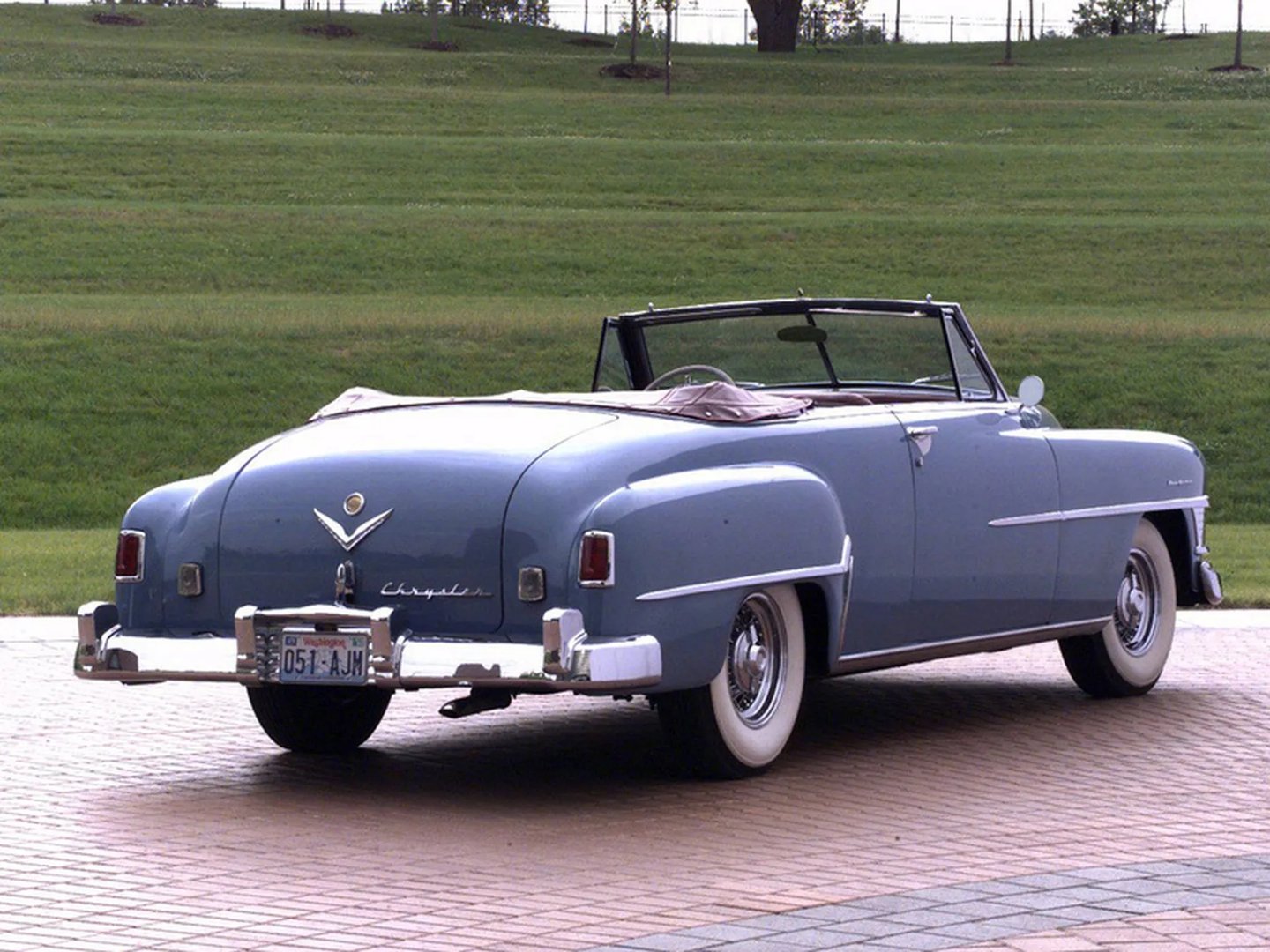 Chrysler_New_Yorker_3_generation__Cabrio__2.jpg