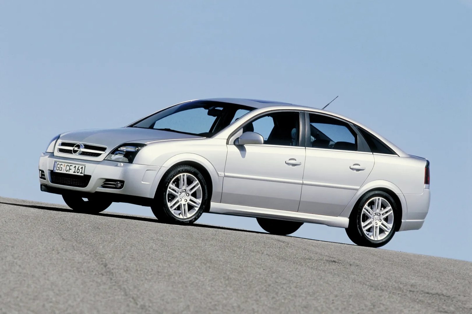 Opel_Vectra_3_generation__Liftback__11.jpg