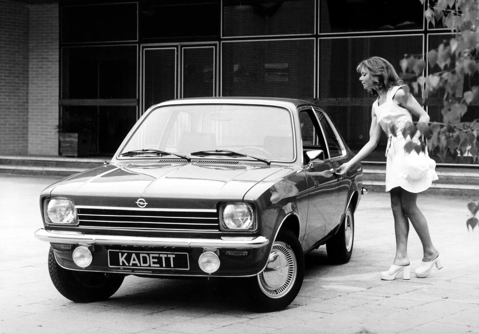 Opel_Kadett_3_generation__Sedan_2-doors__7.jpg