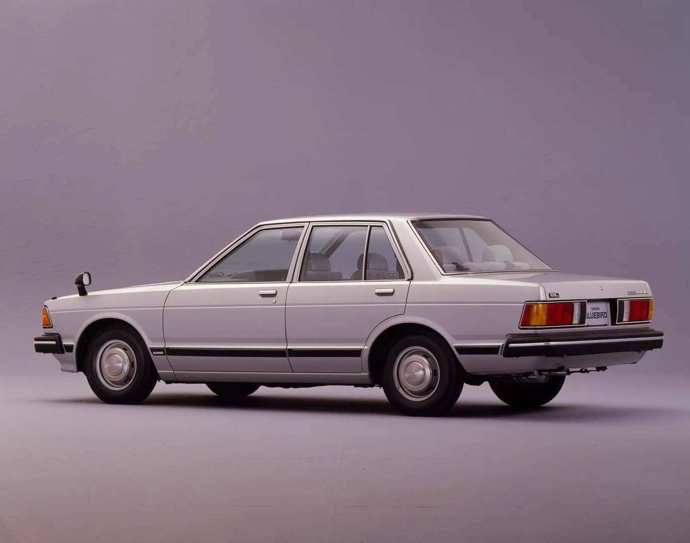 Nissan_Bluebird_7_generation__Sedan__7.jpg