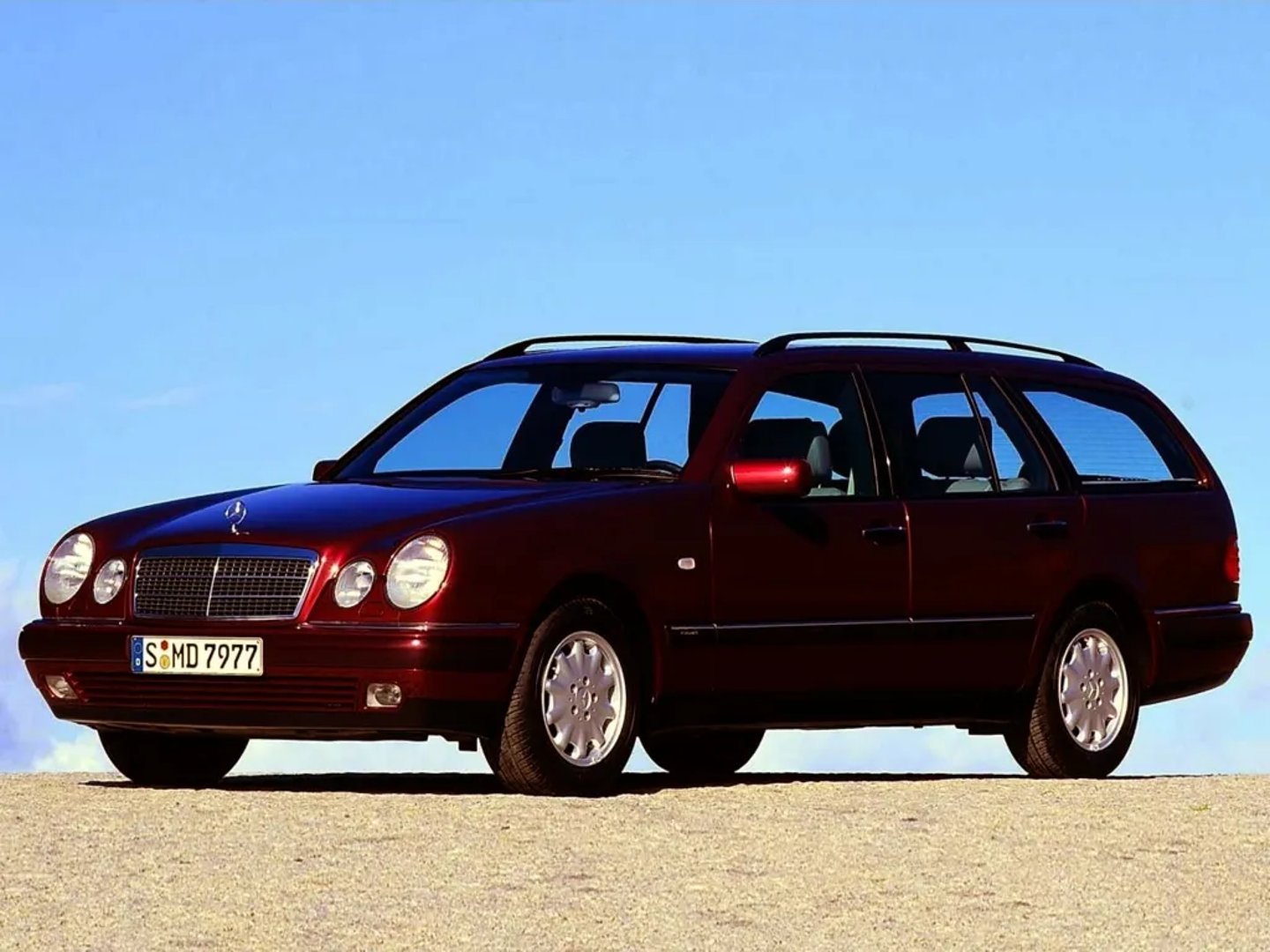 Mercedes_E-Class_2_generation__Estate_5-door__1.jpg