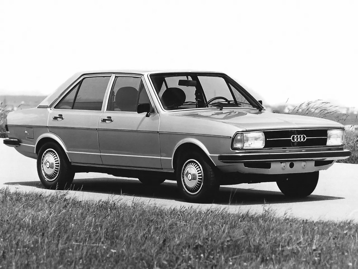 Audi_80_1_generation_restyling_1__Sedan__3.jpg