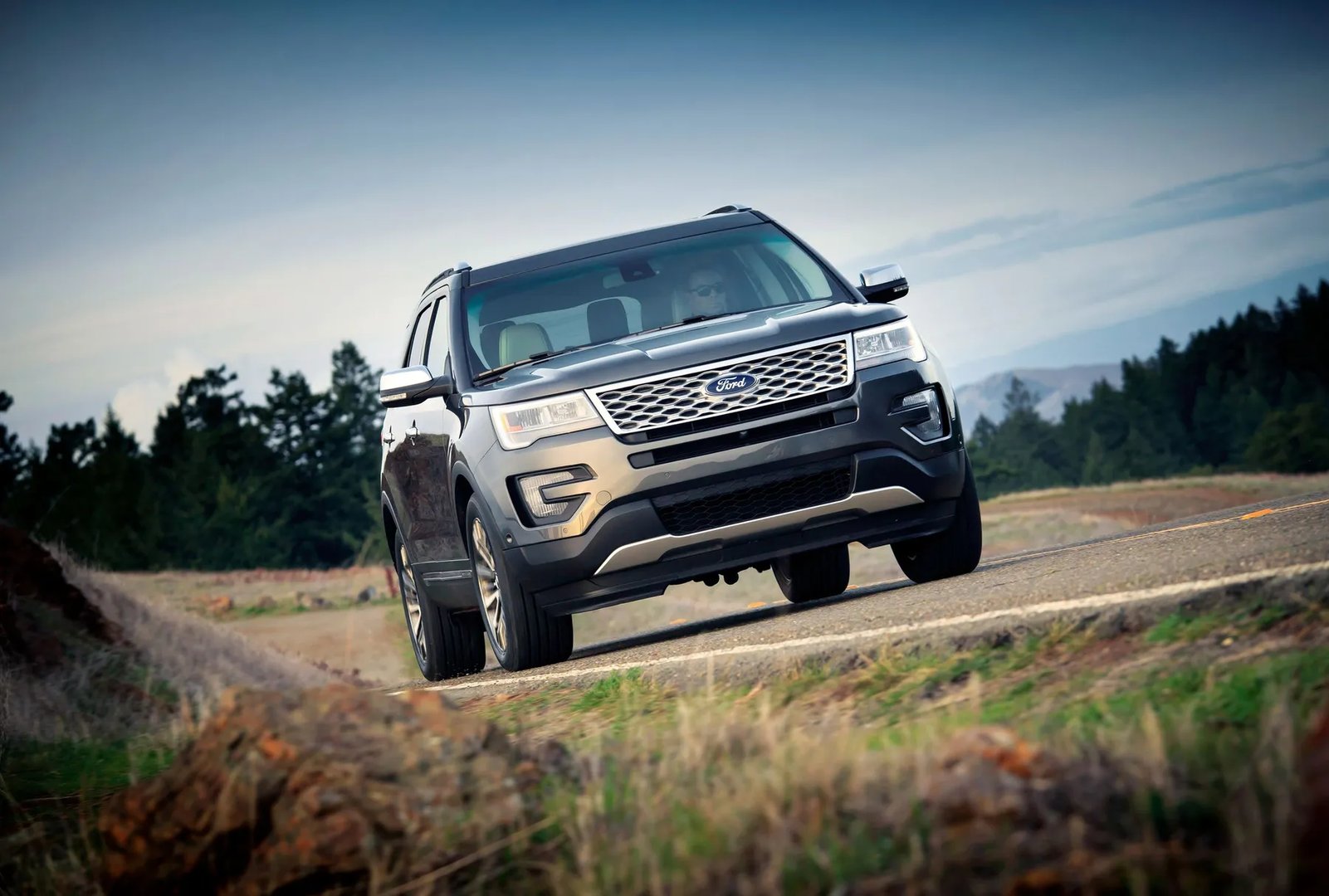 Ford_Explorer_5_generation_restyling__SUV_5-doors__1.jpg