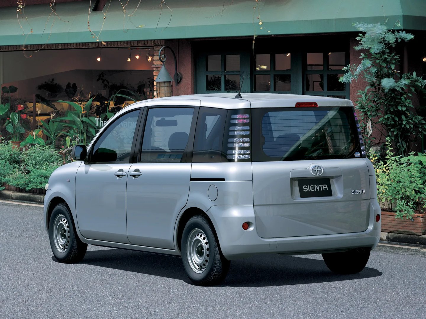 Toyota_Sienta_1_generation__Compact_Van__4.jpg