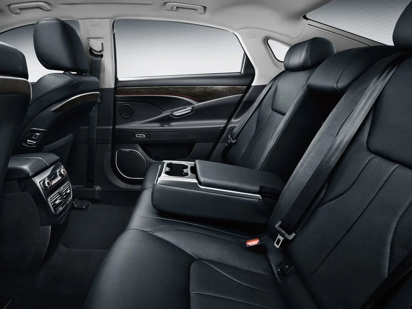 Geely_Emgrand_GT_1_generation__Sedan__7.jpg