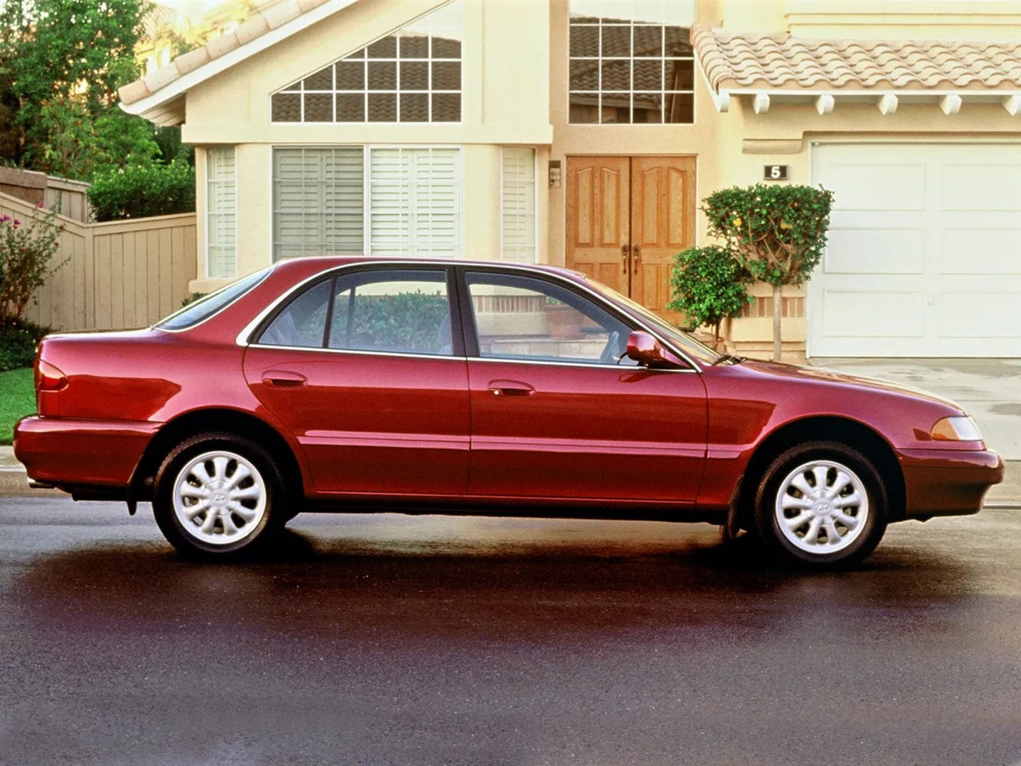 Hyundai_Sonata_3_generation__Sedan__2.jpg
