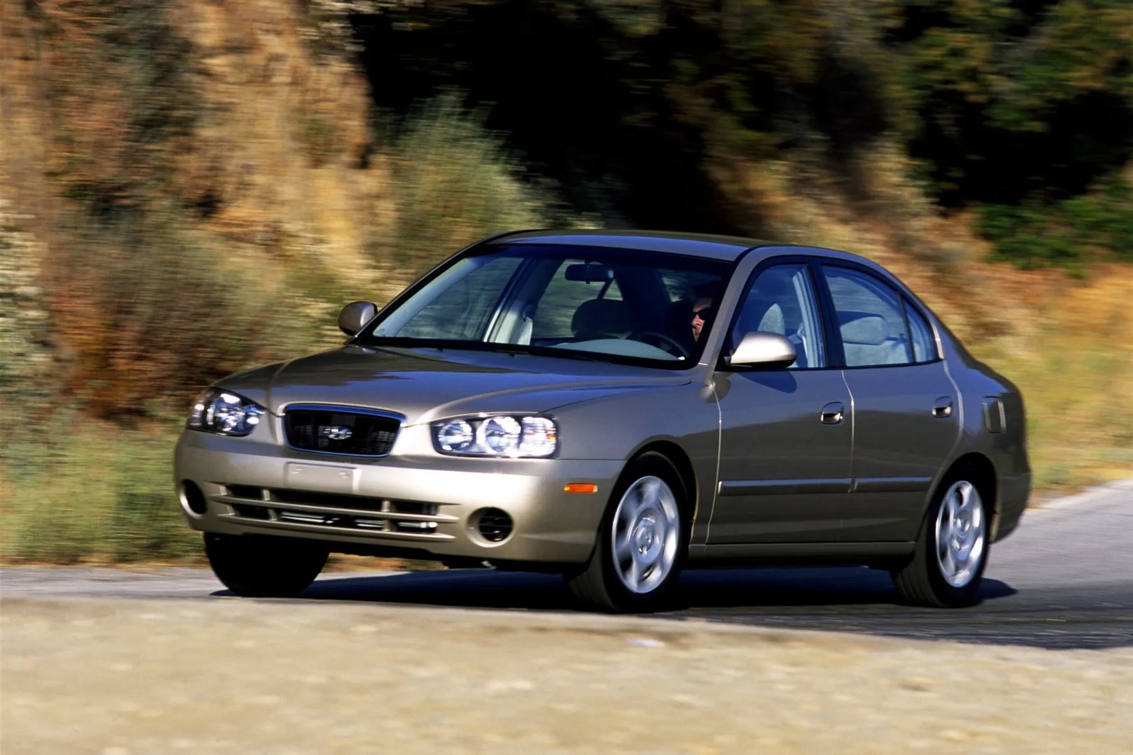 Hyundai_Elantra_3_generation__Sedan__11.jpg