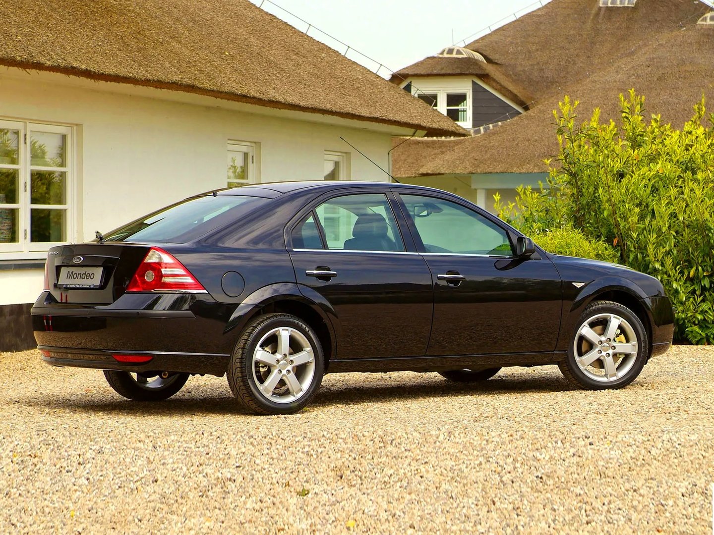 Ford_Mondeo_3_generation__Liftback__1.jpg