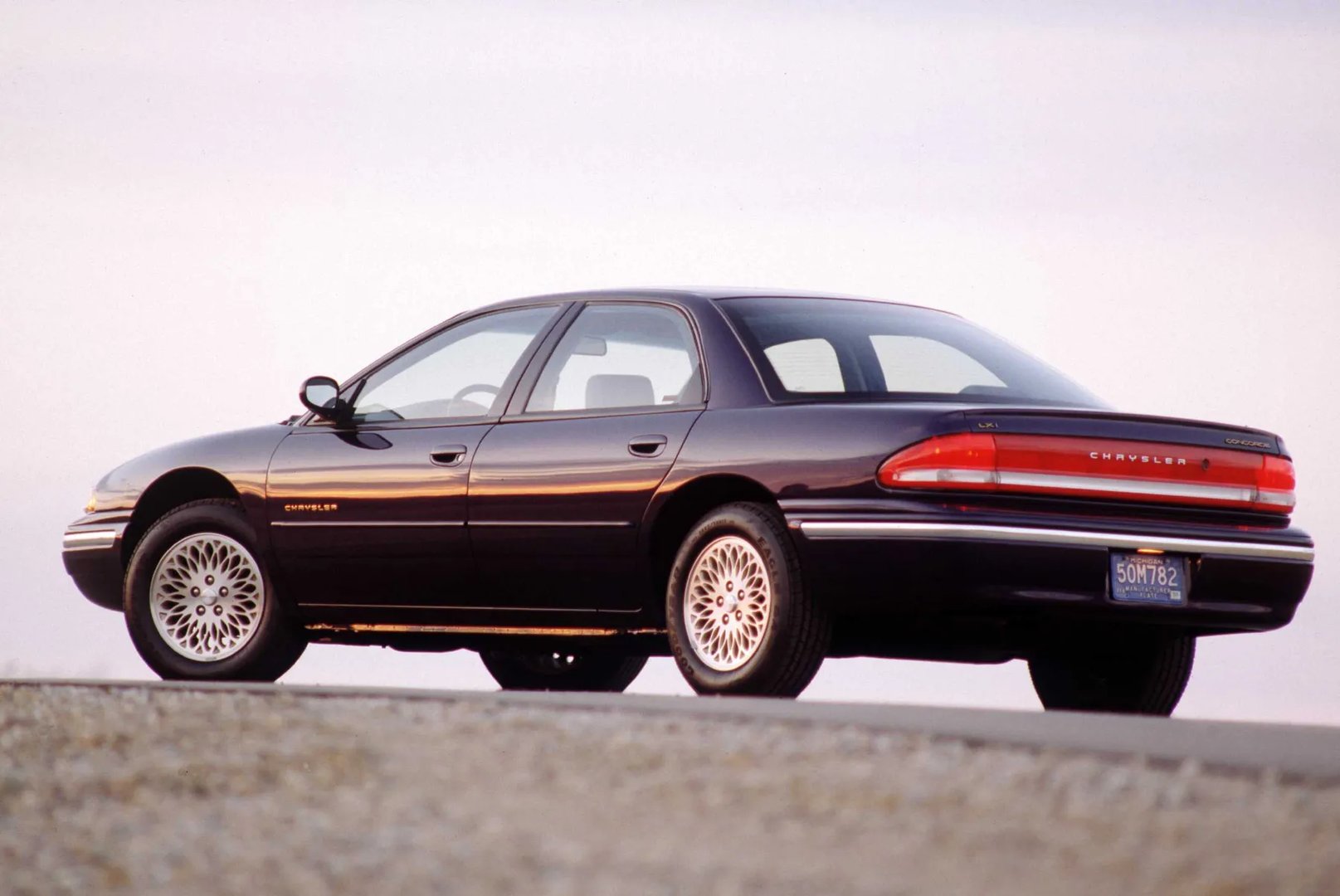 Chrysler_Concorde_1_generation__Sedan__1.jpg