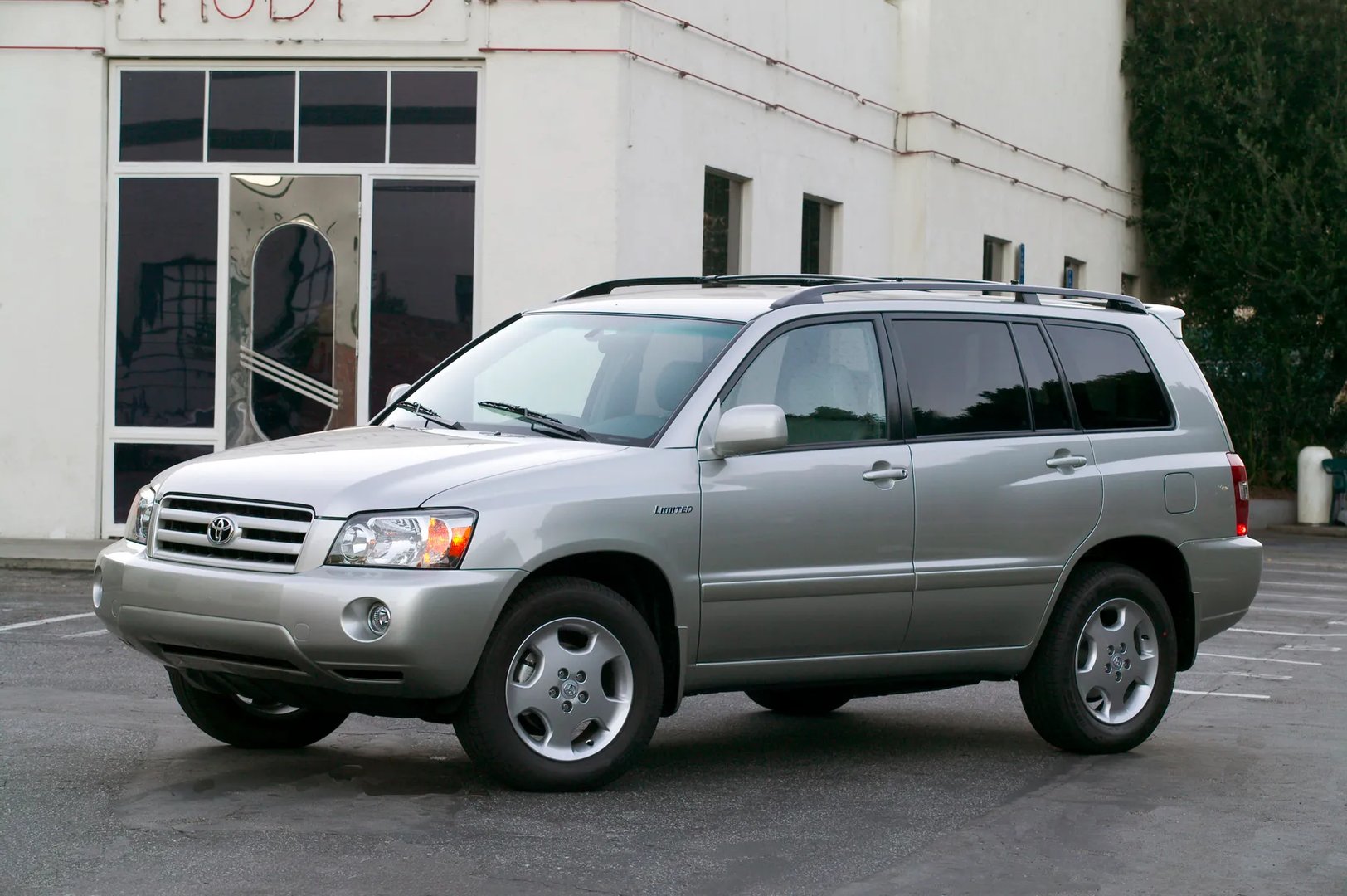 Toyota_Highlander_1_generation_restyling__SUV_5-doors__13.jpg