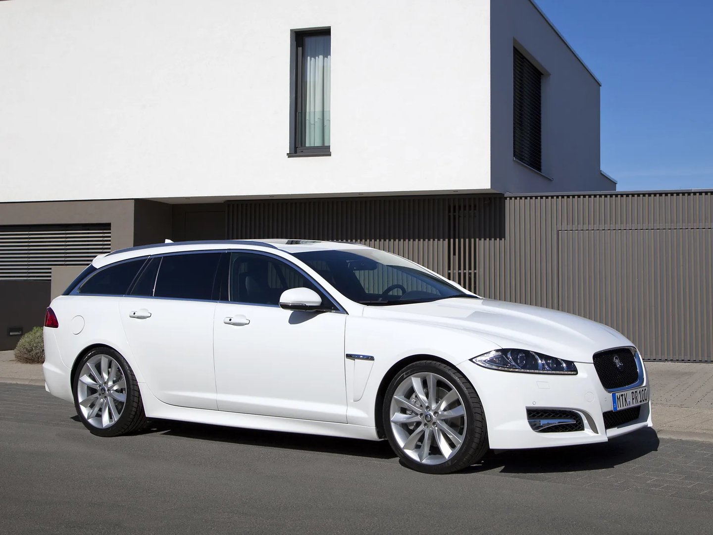 Jaguar_XF_1_generation_restyling__Estate_5-door__9.jpg