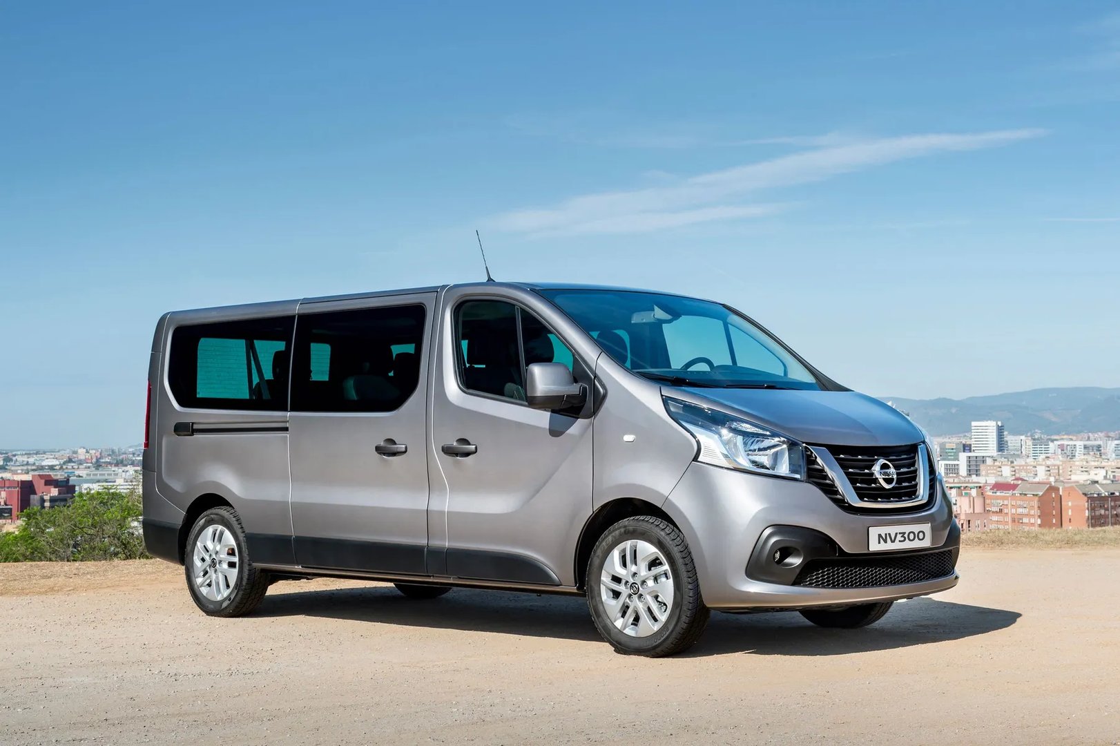 Nissan_NV300_1_generation__Minivan__13.jpg