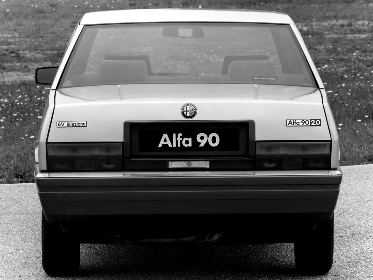 Alfa Romeo_90_1_generation__Sedan__2.jpg