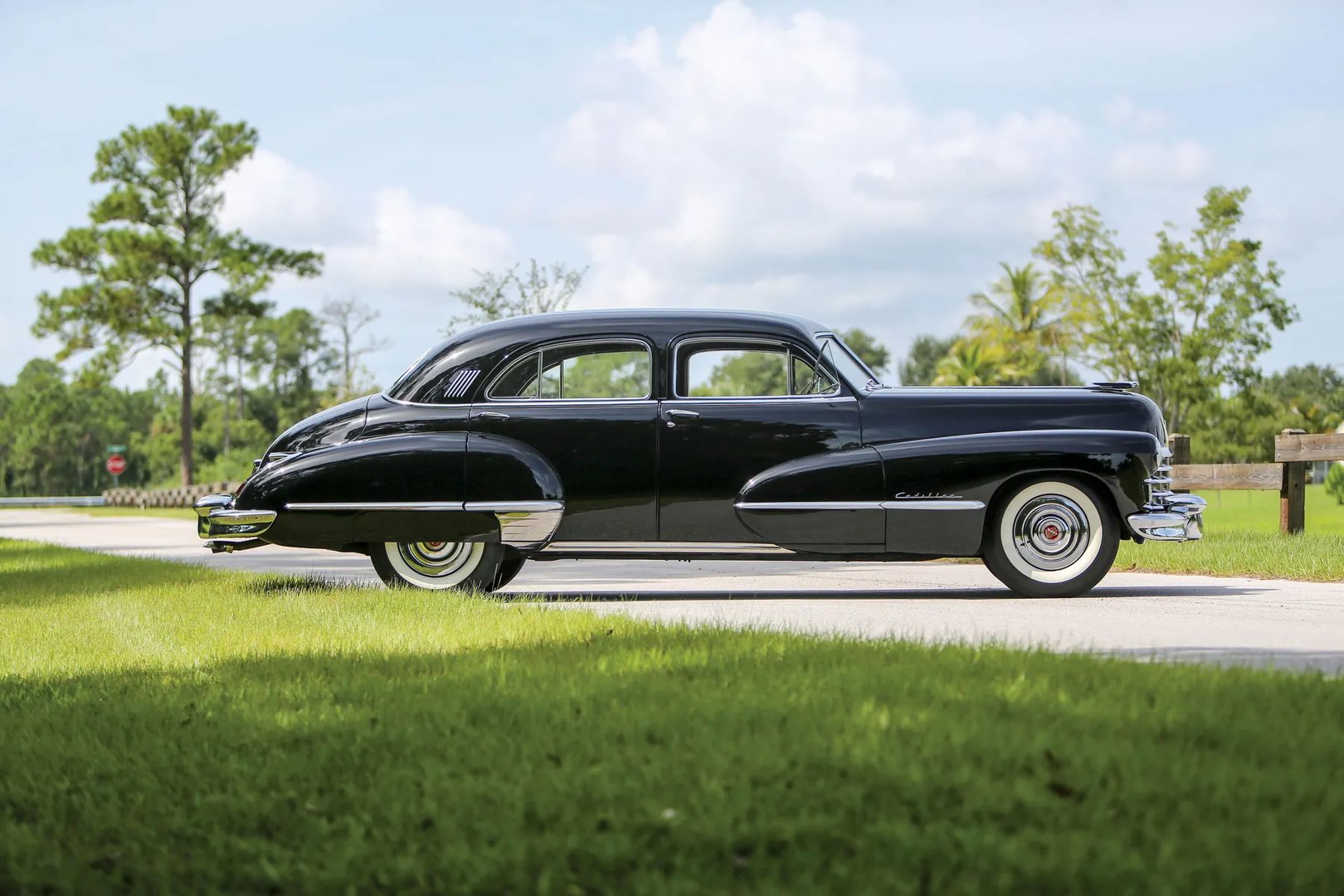 Cadillac_Sixty_Special_2_generation__Sedan__3.jpg