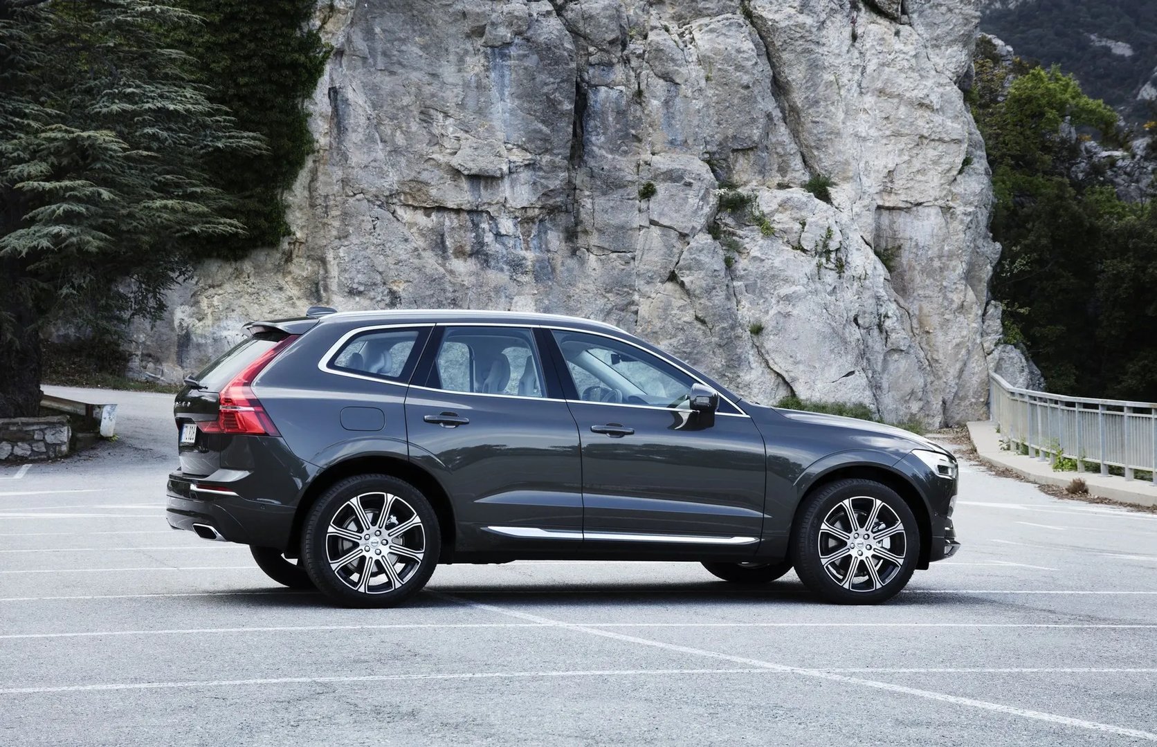 Volvo_XC60_2_generation__SUV_5-doors__5.jpg