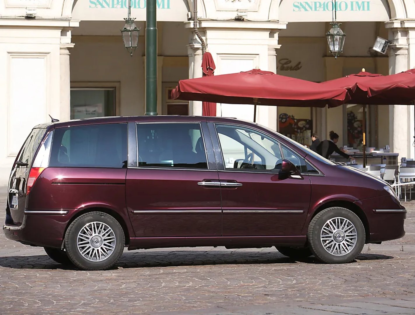 Lancia_Phedra_1_generation__Compact_Van__9.jpg