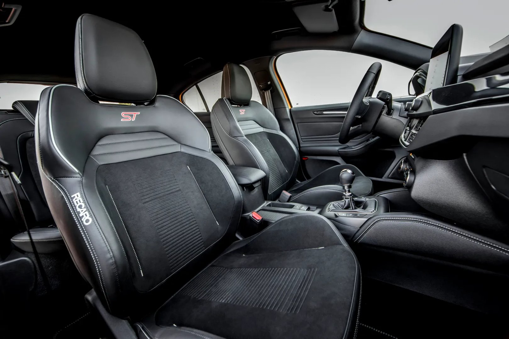 Ford_Focus_ST_4_generation__Estate_5-door__5.jpg