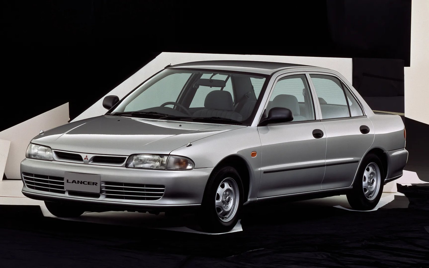 Mitsubishi_Lancer_7_generation__Sedan__5.jpg