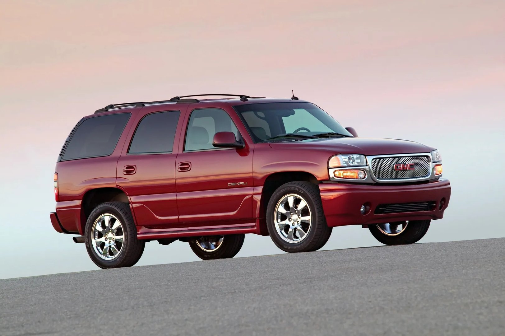 GMC_Yukon_2_generation__SUV_5-doors__4.jpg