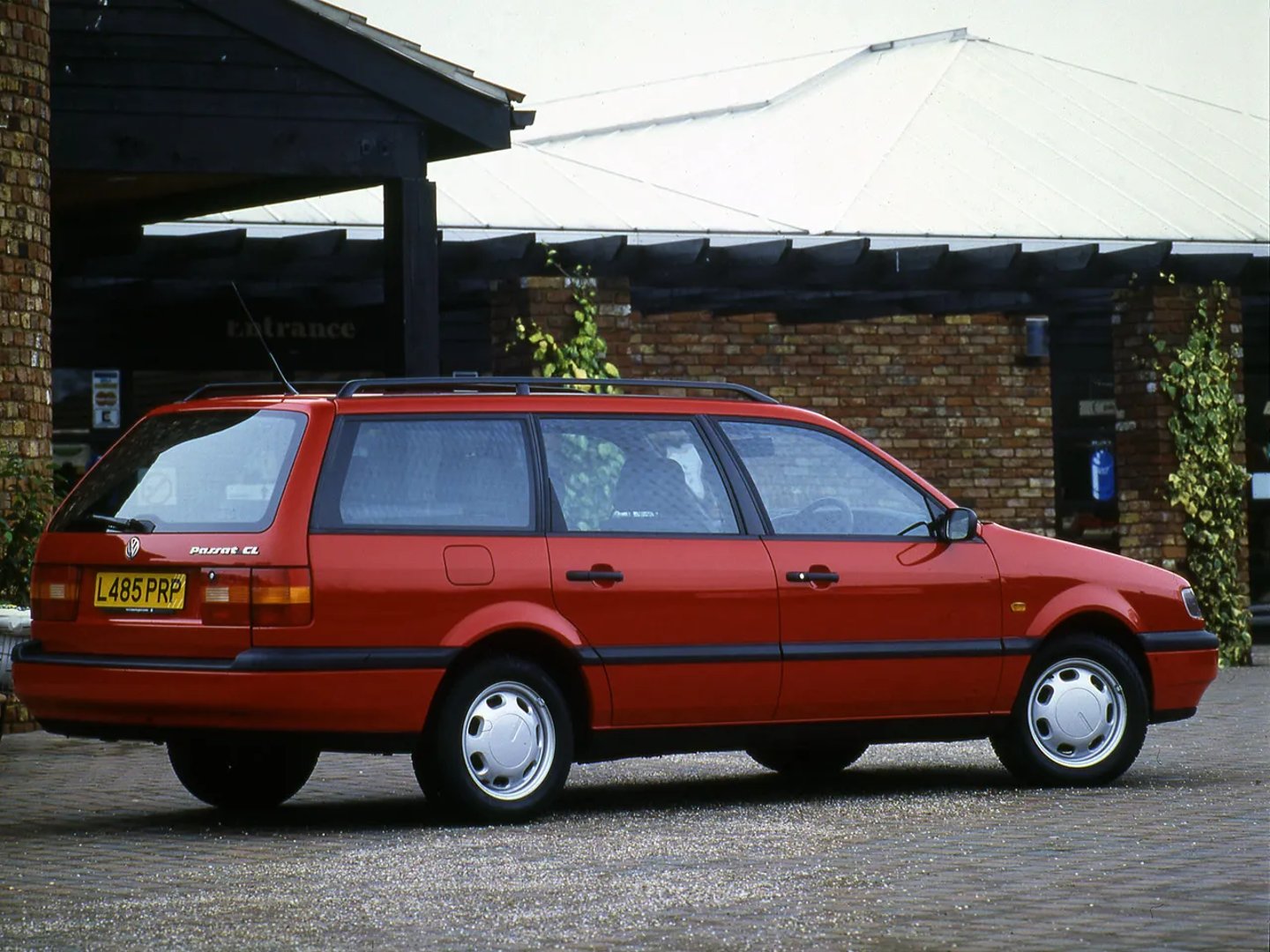 Volkswagen_Passat_4_generation__Estate_5-door__3.jpg