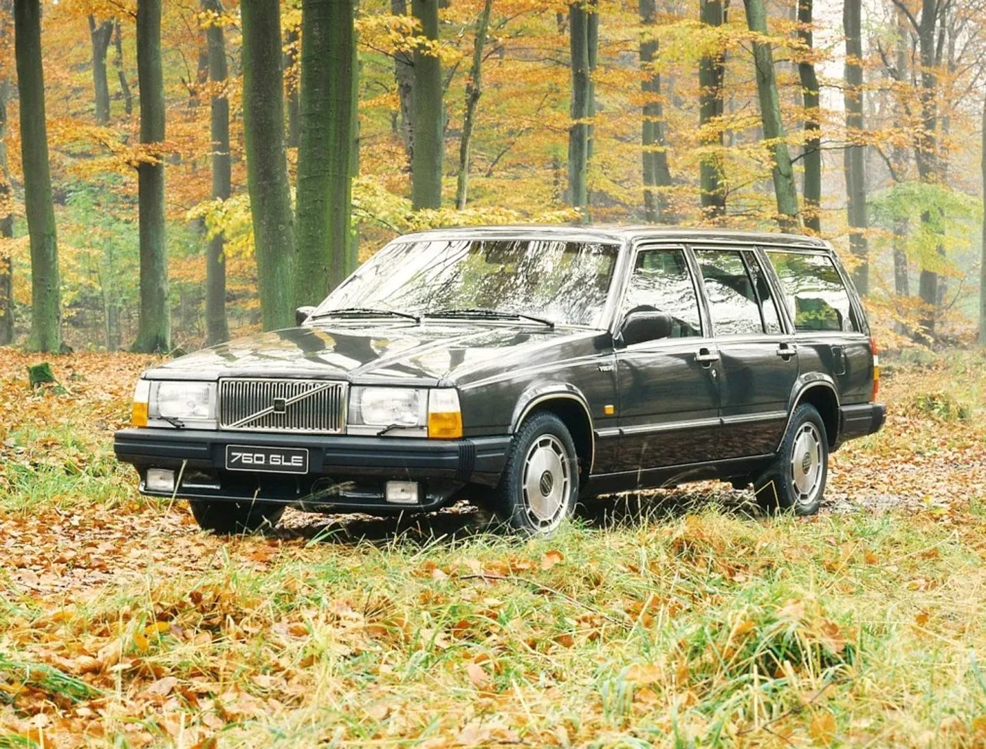 Volvo_760_1_generation__Estate_5-door__1.jpg