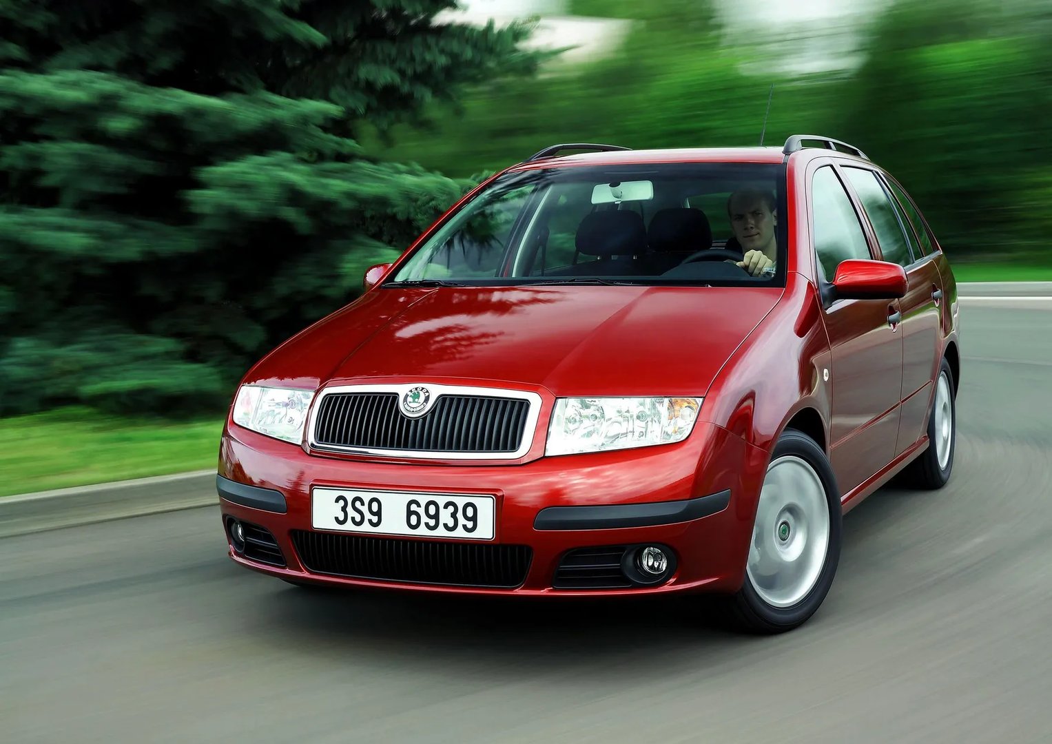 Skoda_Fabia_1_generation_restyling__Estate_5-door__2.jpg