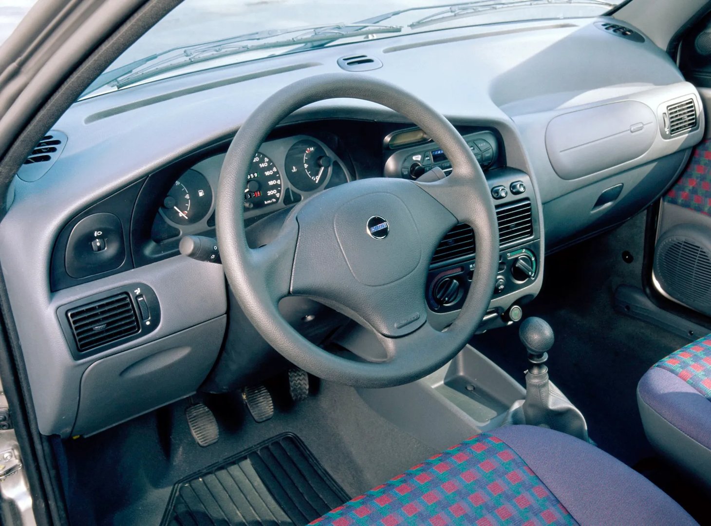 Fiat_Strada_1_generation__Pickup_single-cab__8.jpg
