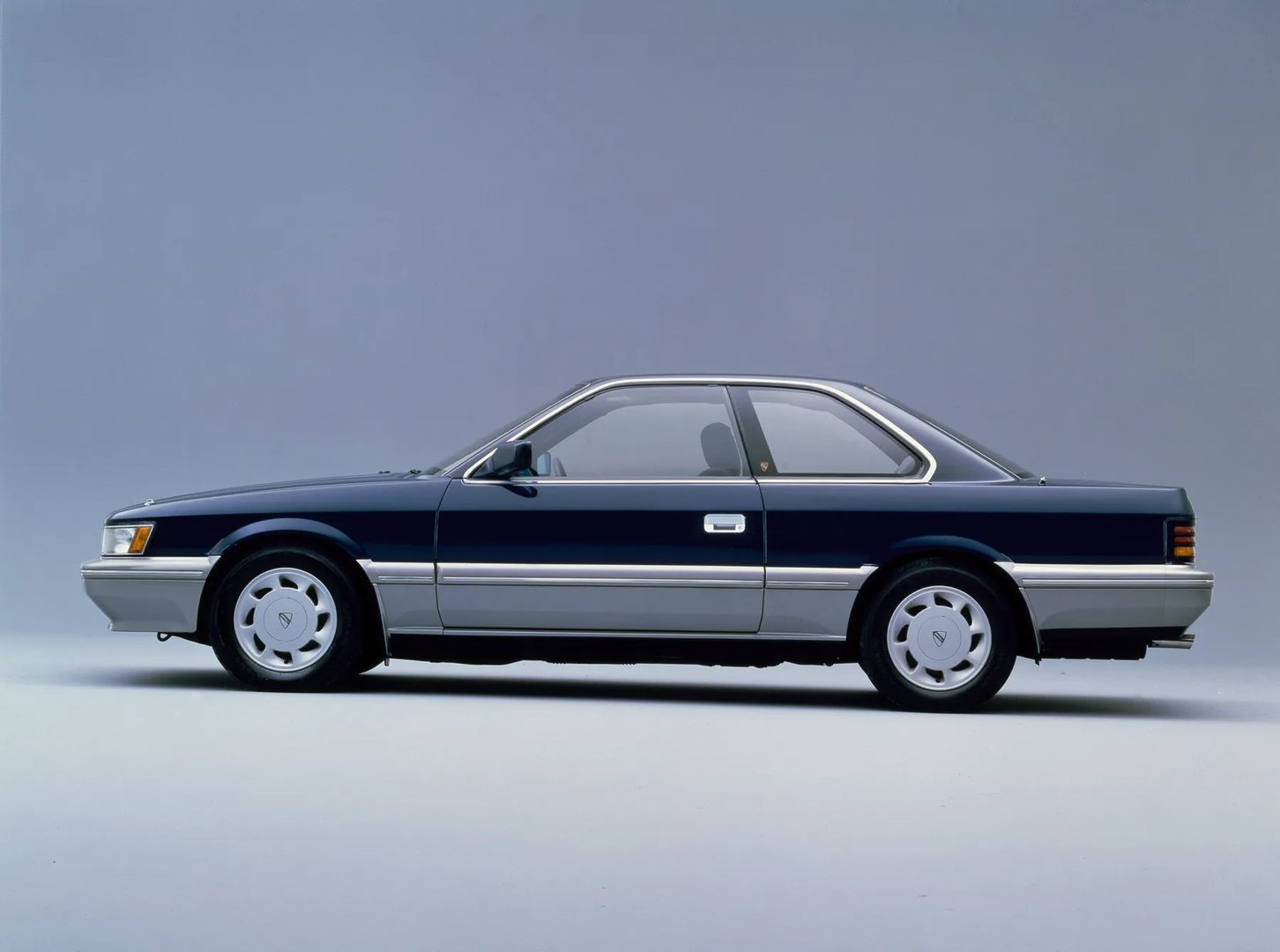 Nissan_Leopard_2_generation__Coupe__6.jpg