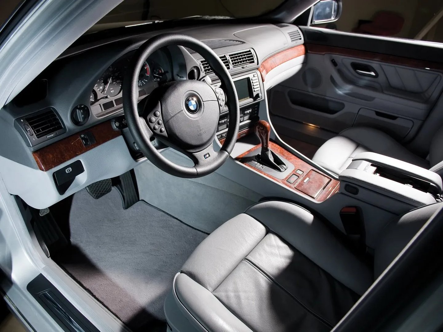 BMW_7_series_3_generation_restyling__Sedan__2.jpg
