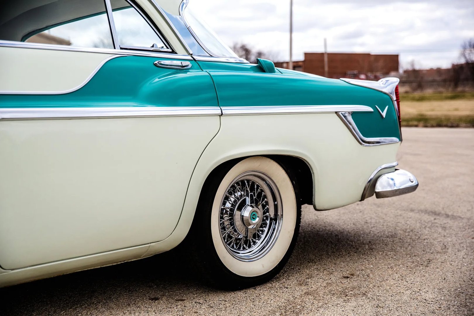 Chrysler_Windsor_5_generation__Sedan__12.jpg