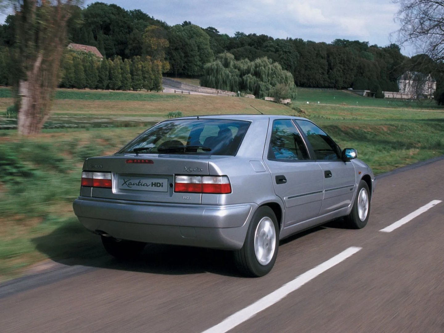 Citroen_Xantia_1_generation_restyling__Liftback__4.jpg