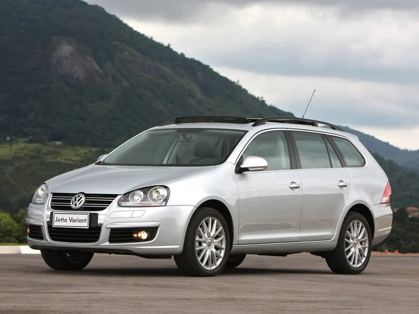 Volkswagen_Jetta_5_generation__Estate_5-door__10.jpg