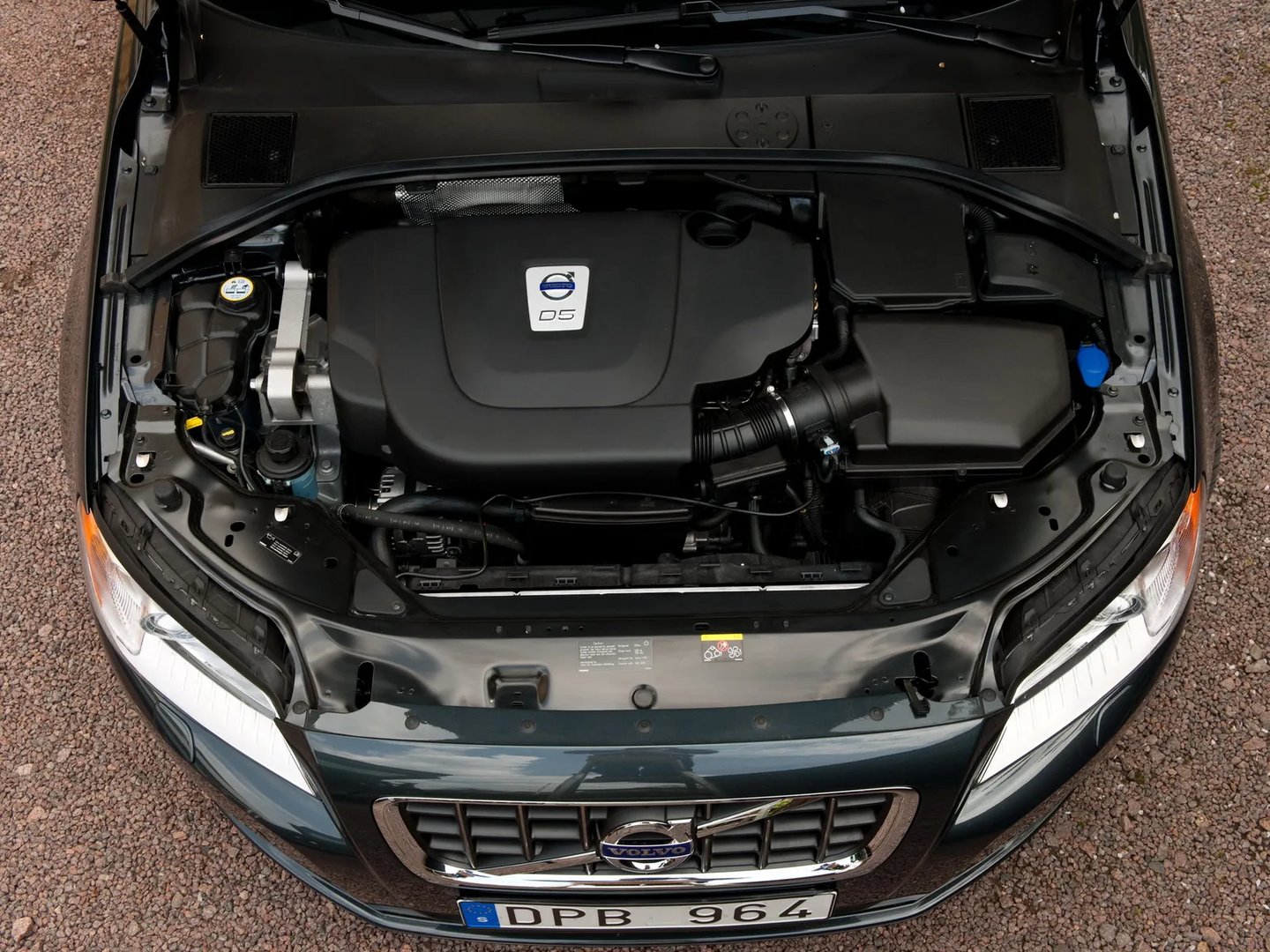 Volvo_V70_3_generation__Estate_5-door__7.jpg