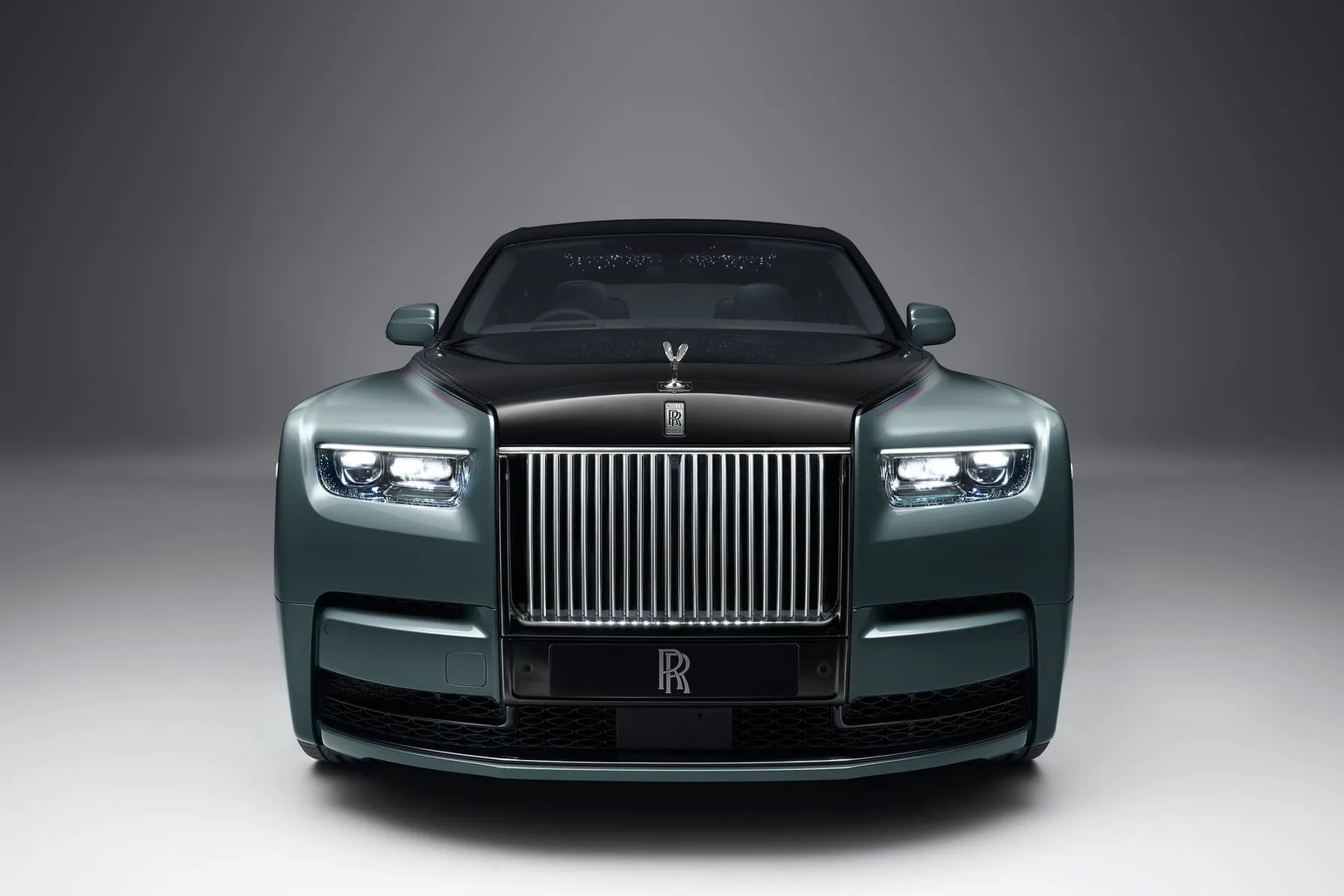 Rolls-Royce_Phantom_8_generation_restyling__Sedan__2.jpg