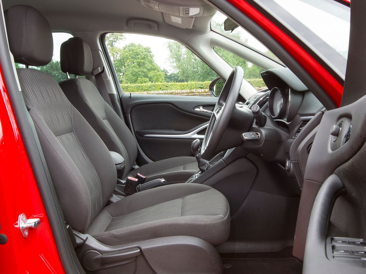 vauxhall_Zafira_3_generation__Compact_Van__28.jpg