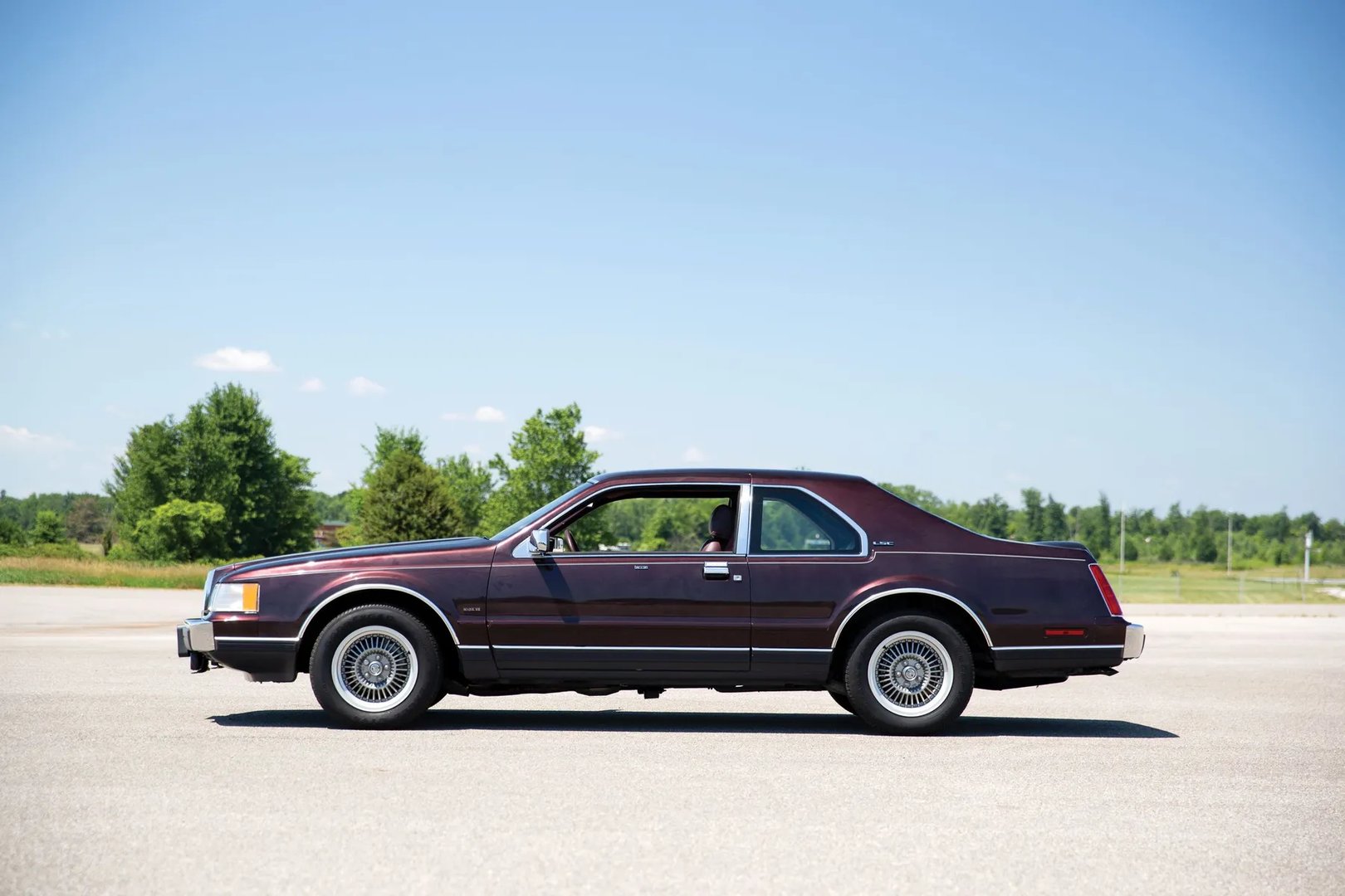 Lincoln_Mark_VII_1_generation__Coupe__6.jpg