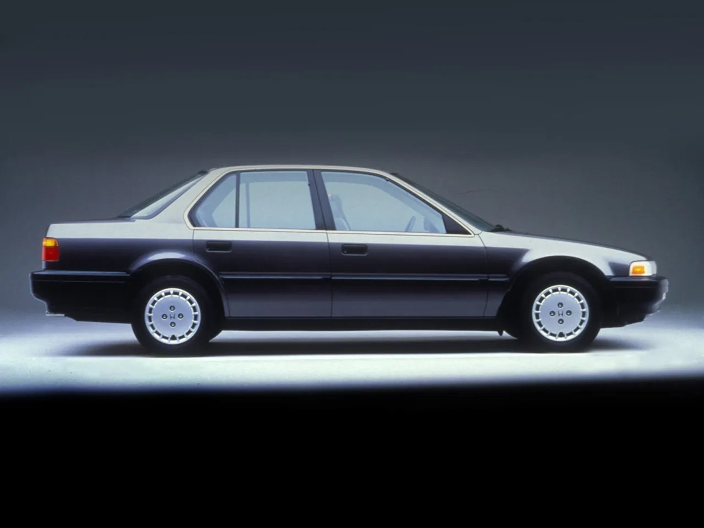 Honda_Accord_(USA)_4_generation__Sedan__4.jpg