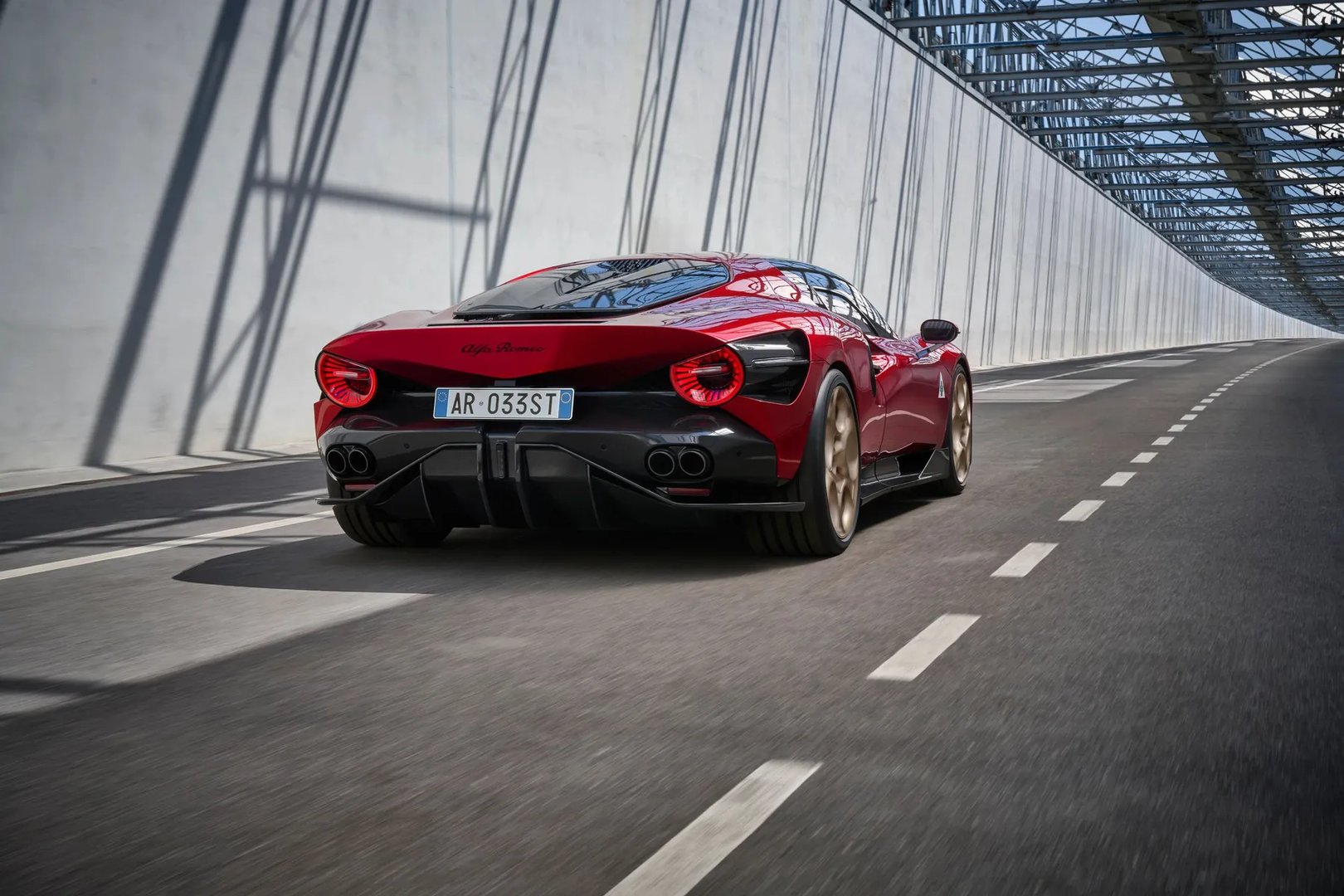 Alfa Romeo_33_Stradale_2_generation__Coupe__2.jpg