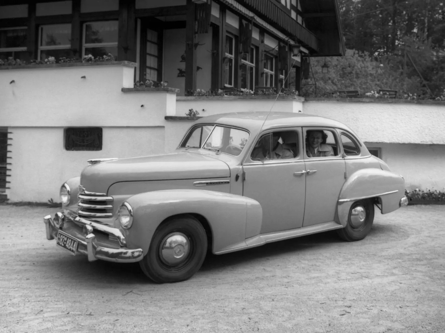 Opel_Kapitan_1_generation_restyling__Sedan__3.jpg