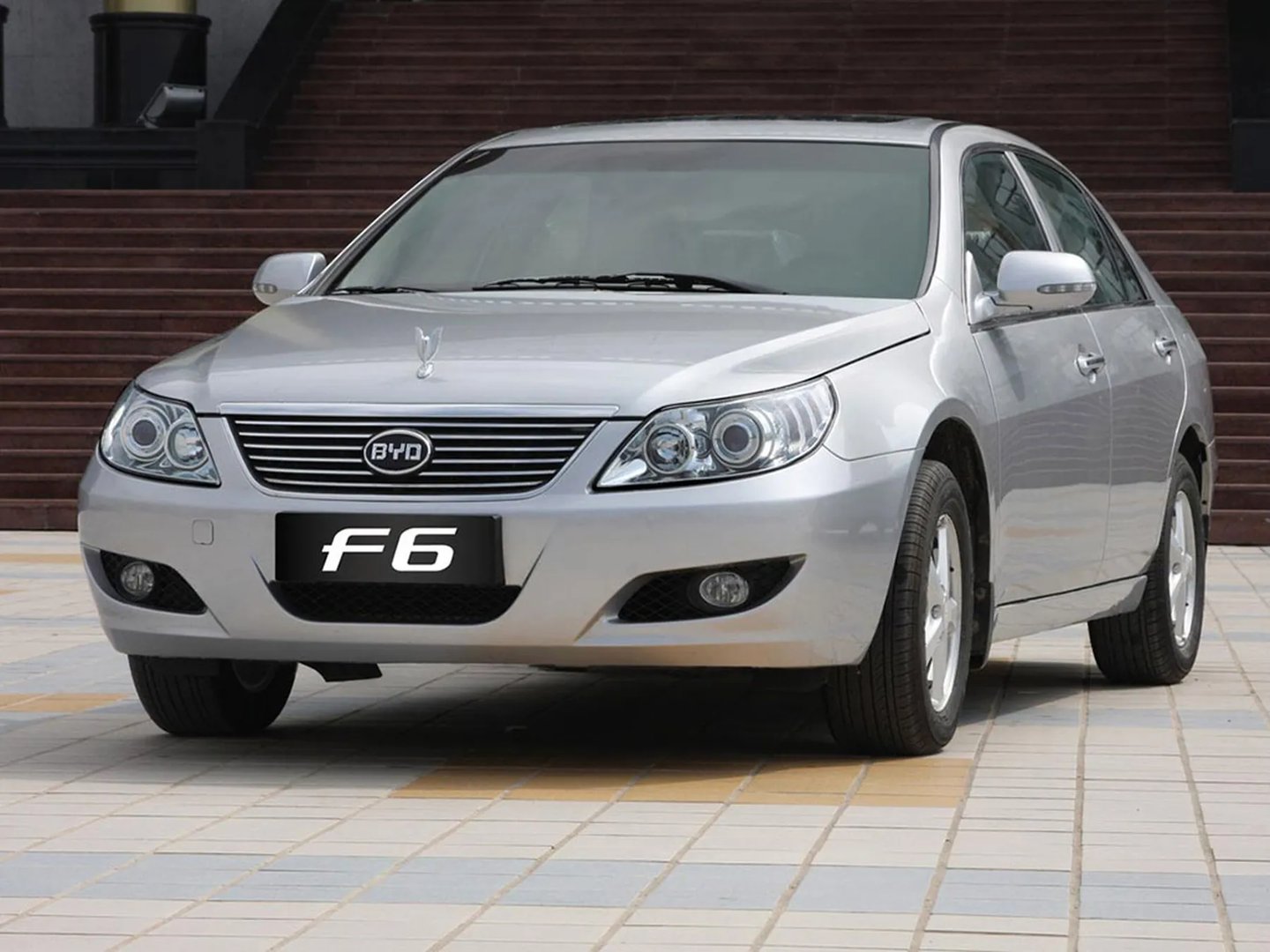 BYD_F6_1_generation__Sedan__5.jpg