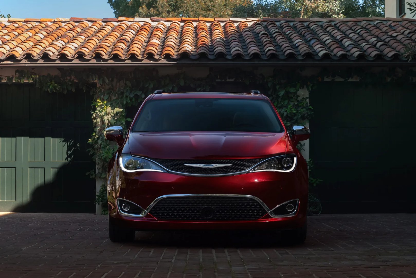 Chrysler_Pacifica_2_generation__Minivan__1.jpg