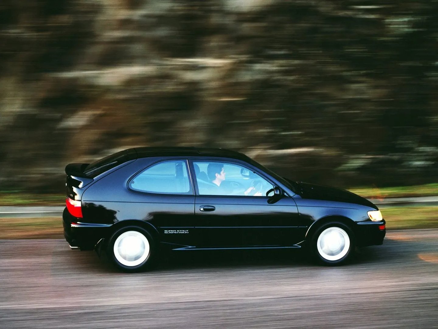 Toyota_Corolla_7_generation__Hatchback_3-door__1.jpg