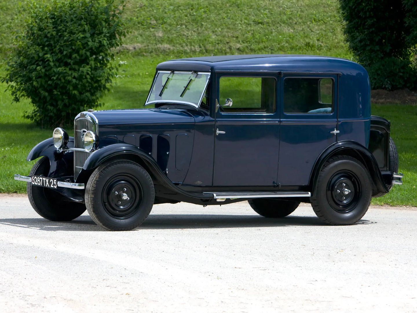 Peugeot_201_1_generation__Sedan__1.jpg