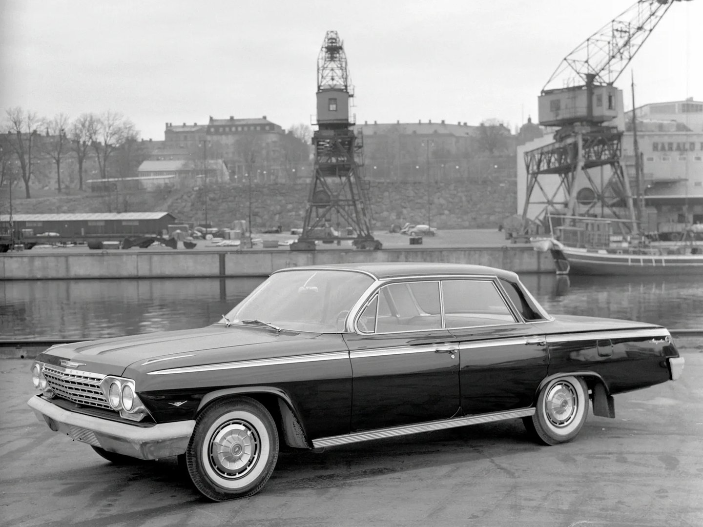 Chevrolet Impala 3 generation  Sedan