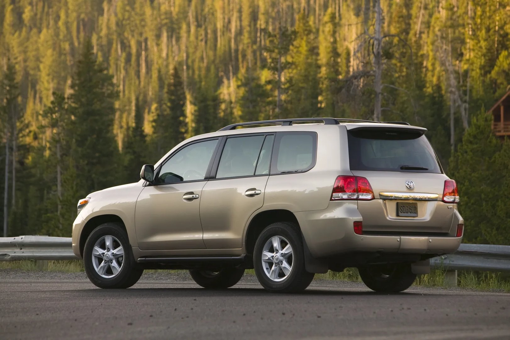 Toyota_LC_11_generation__SUV_5-doors__8.jpg