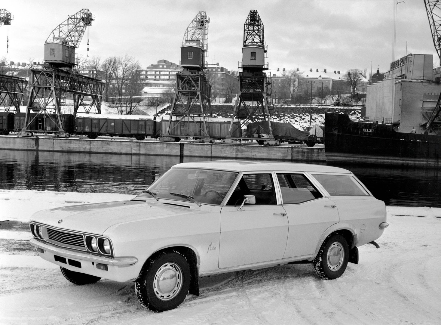 vauxhall_Victor_4_generation__Estate_5-door__7.jpg